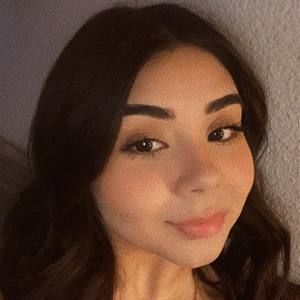 Meet your Posher, Estefania